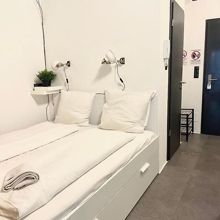 Studio Apartment By Hi5- Rottenbiller Apartment Budapest Exterior foto