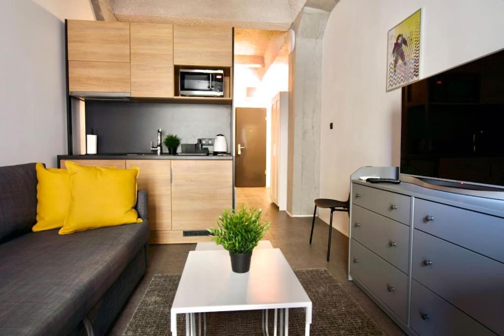 Studio Apartment By Hi5- Rottenbiller Apartment Budapest Exterior foto