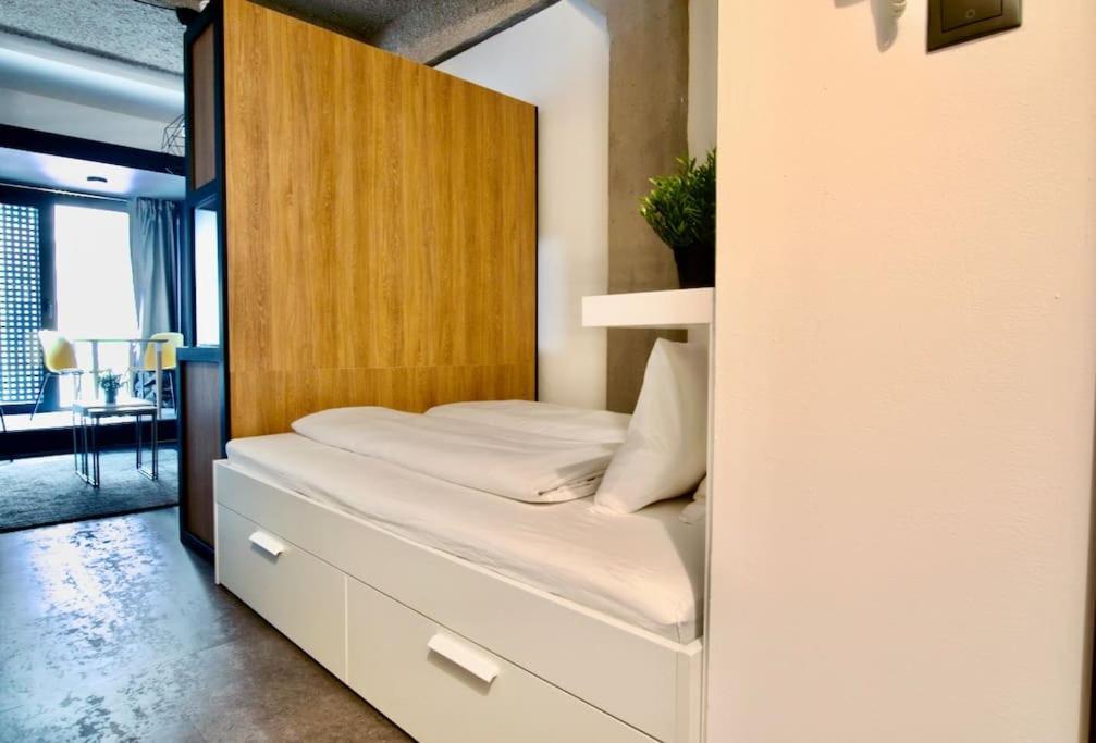Studio Apartment By Hi5- Rottenbiller Apartment Budapest Exterior foto