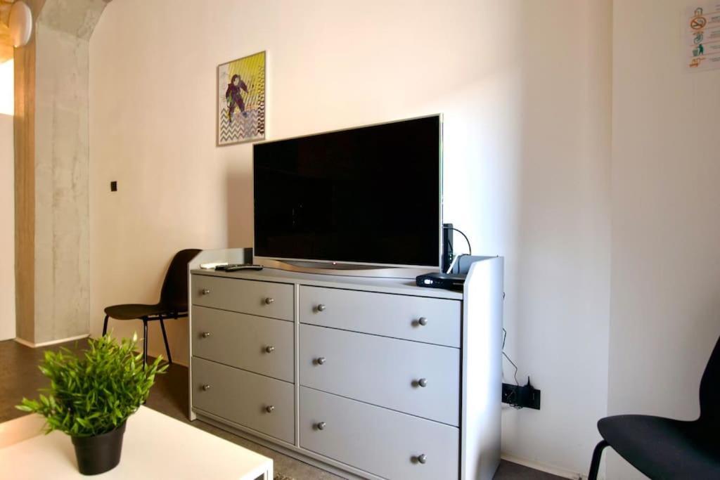 Studio Apartment By Hi5- Rottenbiller Apartment Budapest Exterior foto