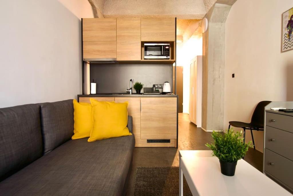 Studio Apartment By Hi5- Rottenbiller Apartment Budapest Exterior foto