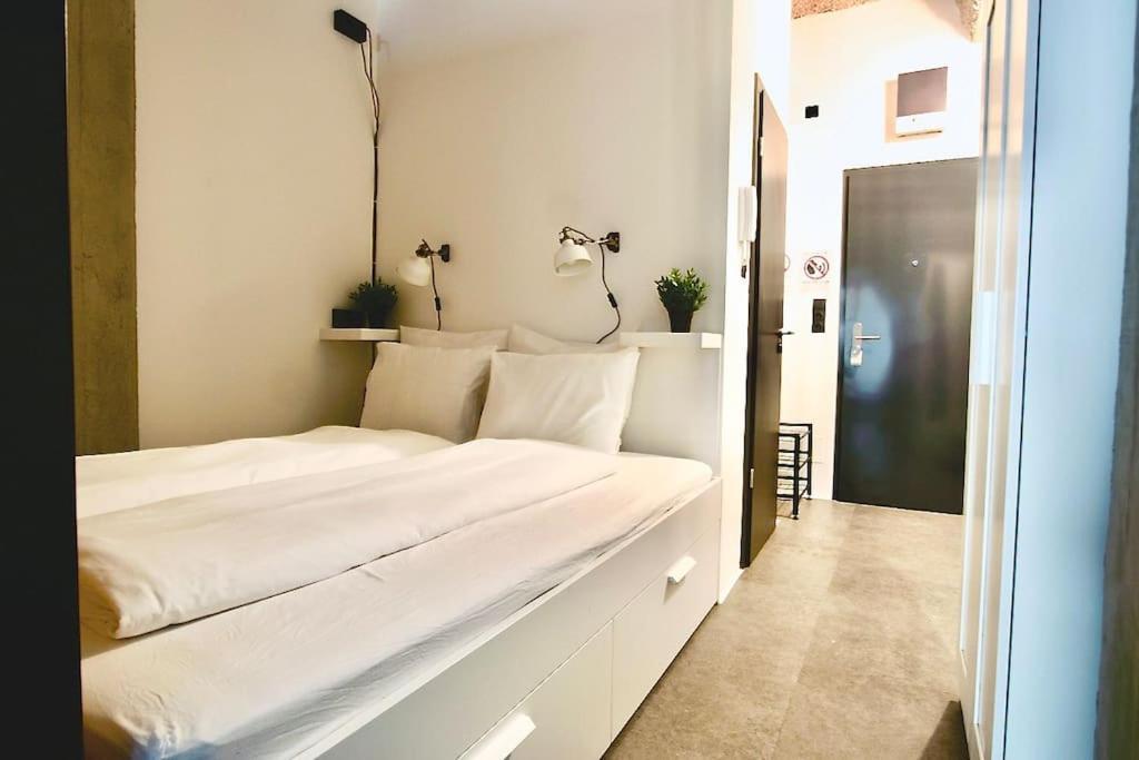 Studio Apartment By Hi5- Rottenbiller Apartment Budapest Exterior foto